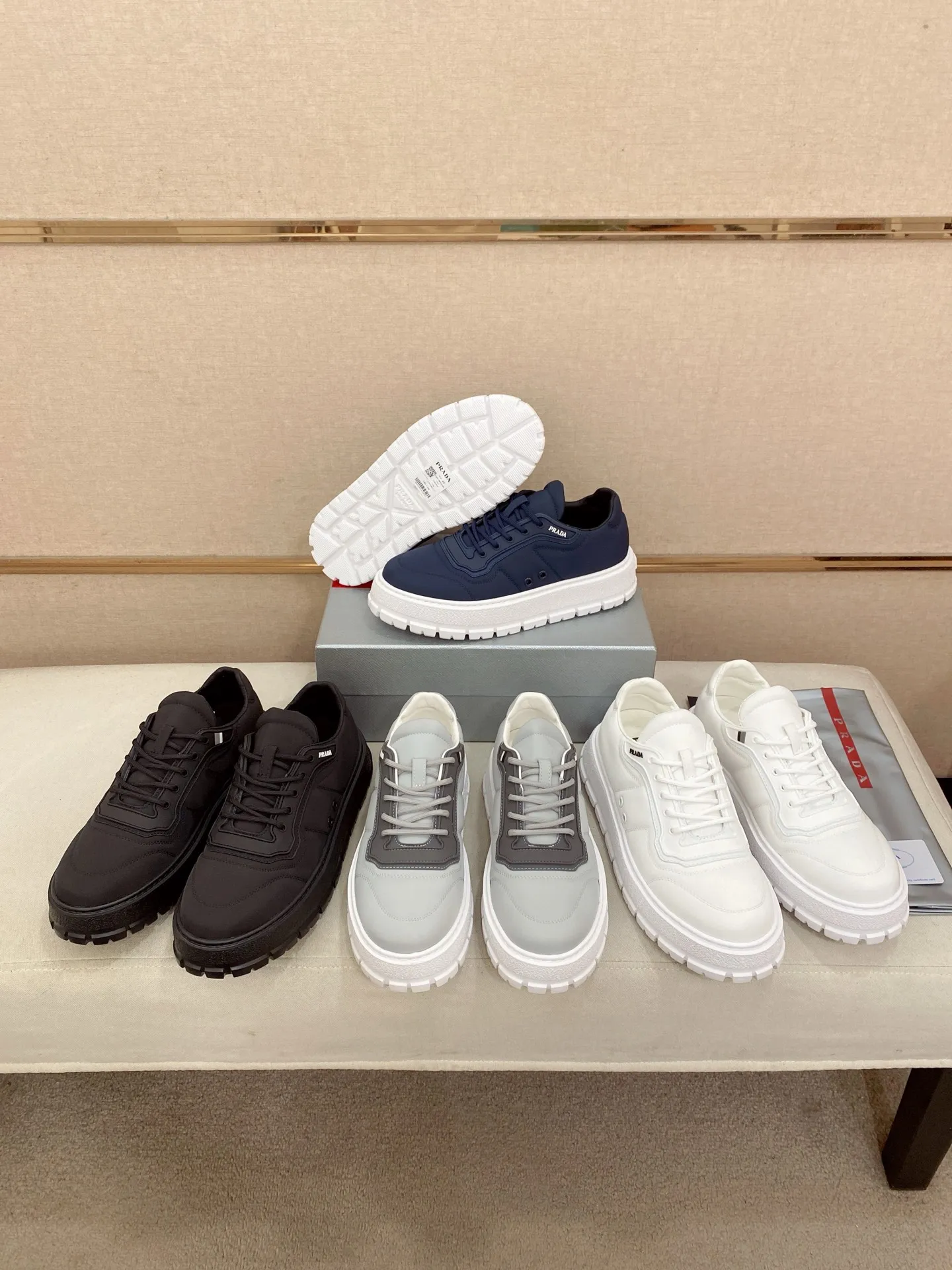 Factory price 580💰 ✔️✔️✔️High version High-quality new PRADA counters are on the market simultaneously, new men's shoes, 😘fabrics imported technological waterproof fabrics, made by pure handicrafts. Lining: Full cowhide lining. 👍🏿 High-end ☄️ air-cushion molded anti-slip rubber outsole, exquisite lines, simple and elegant, comfortable and high-end for leisure travel. Code number: 38 to 45